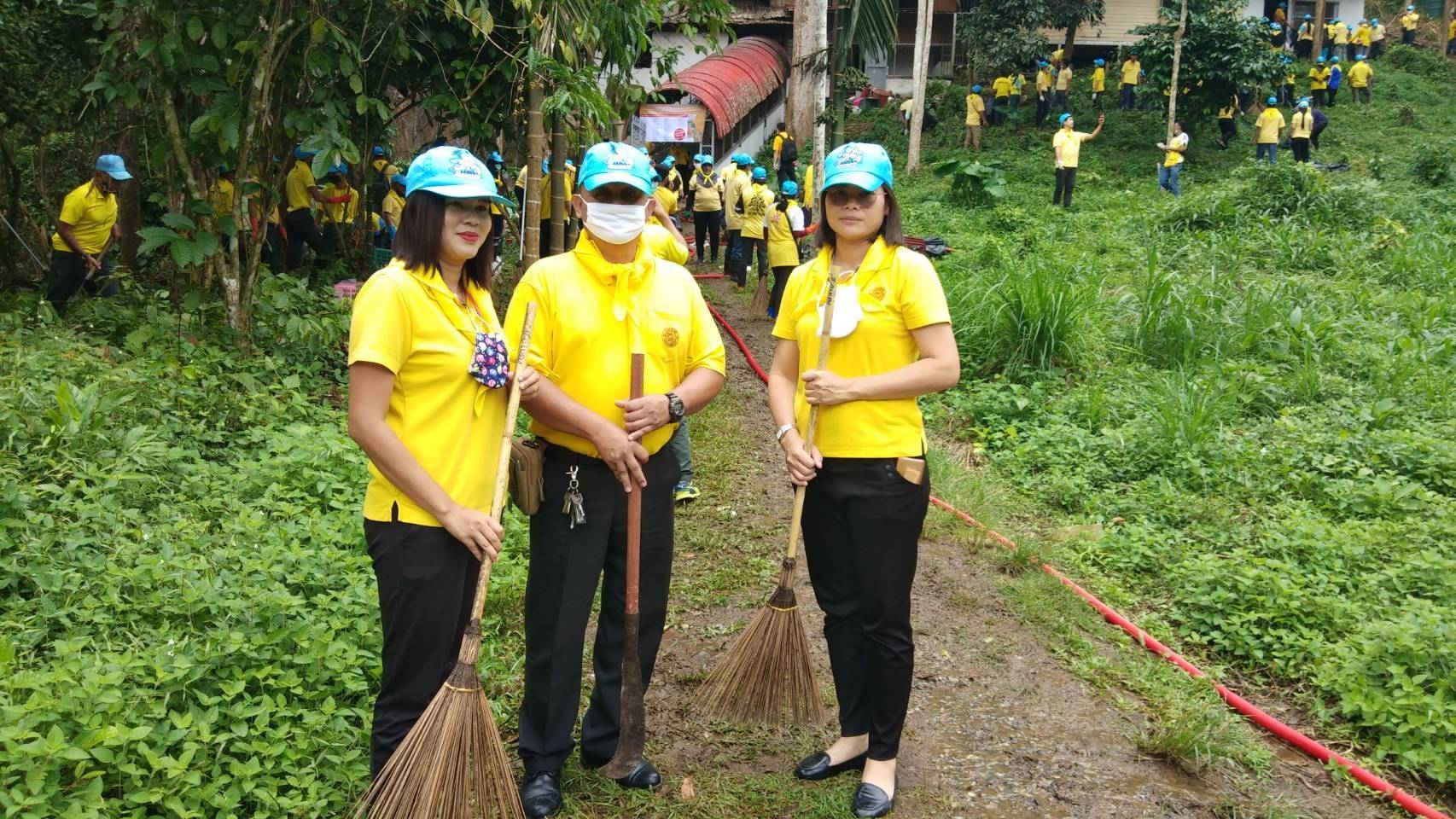 ﻿สำนักงานบังคับคดีจังหวัดยะลา สาขาเบตง ร่วมกิจกรรมจิตอาสาพัฒนาปรับภูมิทัศน์ที่พักสงฆ์ถ้ำเก้าอี้ 